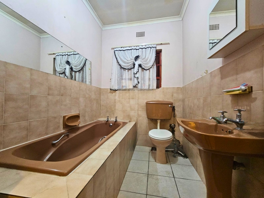 4 Bedroom Property for Sale in Windsor Park Estate Western Cape
